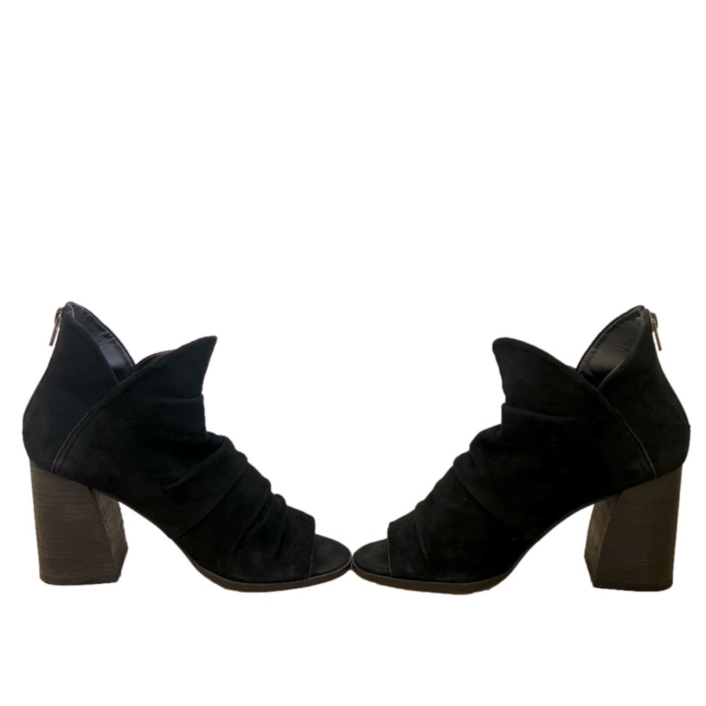 Tahari Davina Black Suede Heeled Open toe Boots 8.5